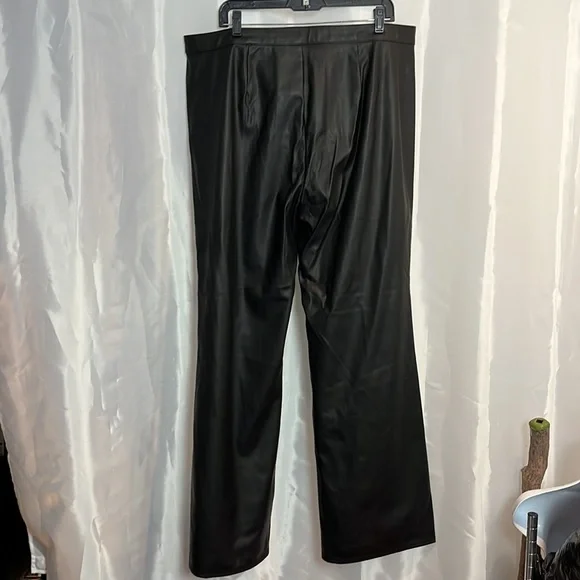Women’s pleather pants. 1935 - Picture 2 of 4